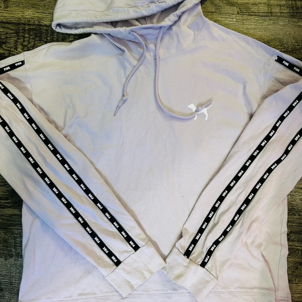 VS PINK 💜CAMPUS LOGO LIGHTWEIGHT LS HOODED TOP - Picture 6 of 7